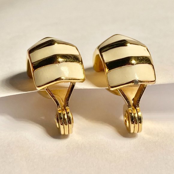 Vintage Monet Cream Enamel Clip On Earrings Gold Tone Plated 60's 70s Estate - Picture 3 of 11